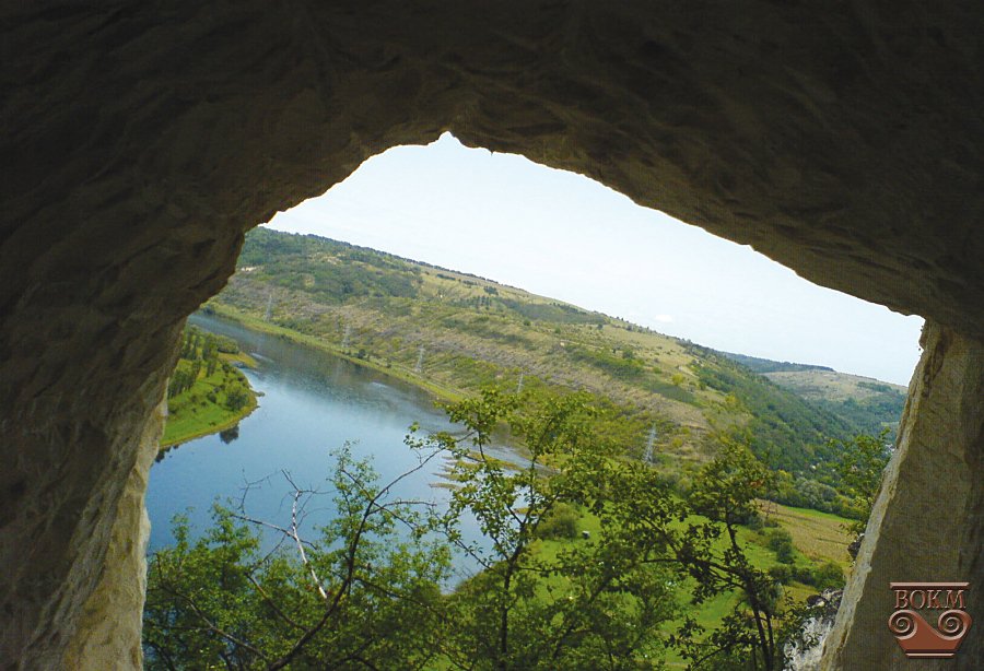 Вікно в скелі