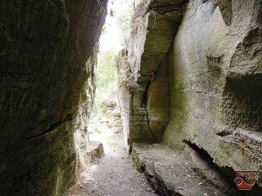 Скельний храм